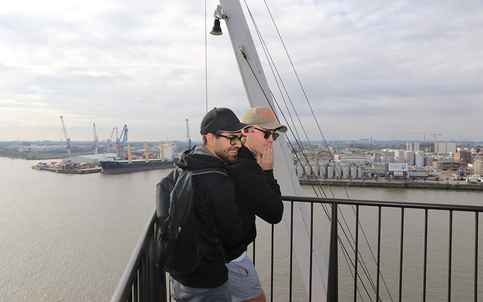 Apprentices sniff Hamburg air