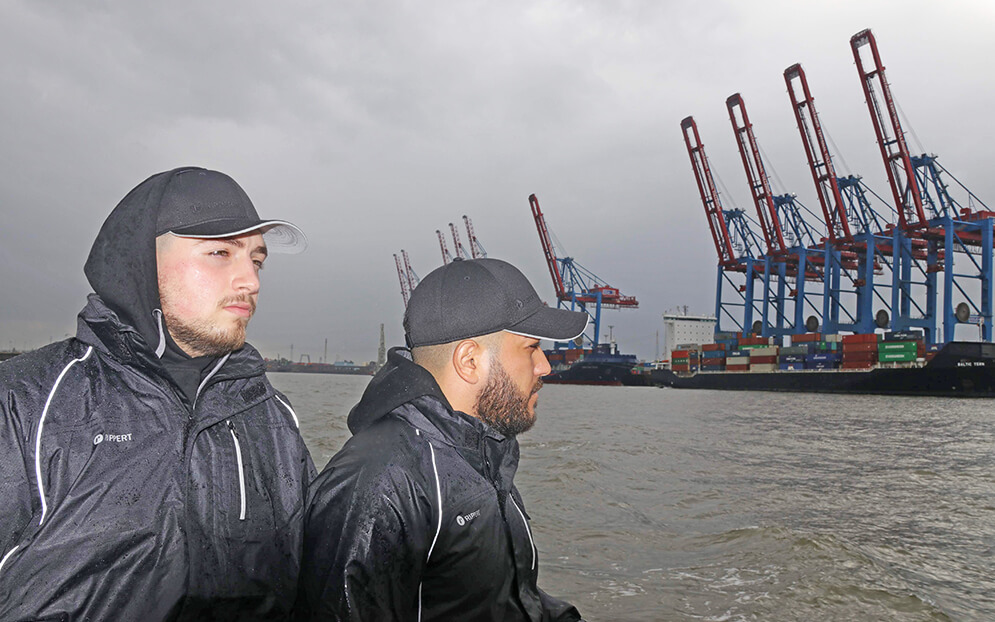 Apprentices sniff Hamburg air