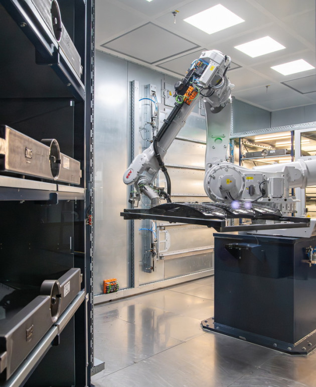 Effiziente und clevere Lackieranlage auf kompakter Fläche mit zwei Lackierkabinen